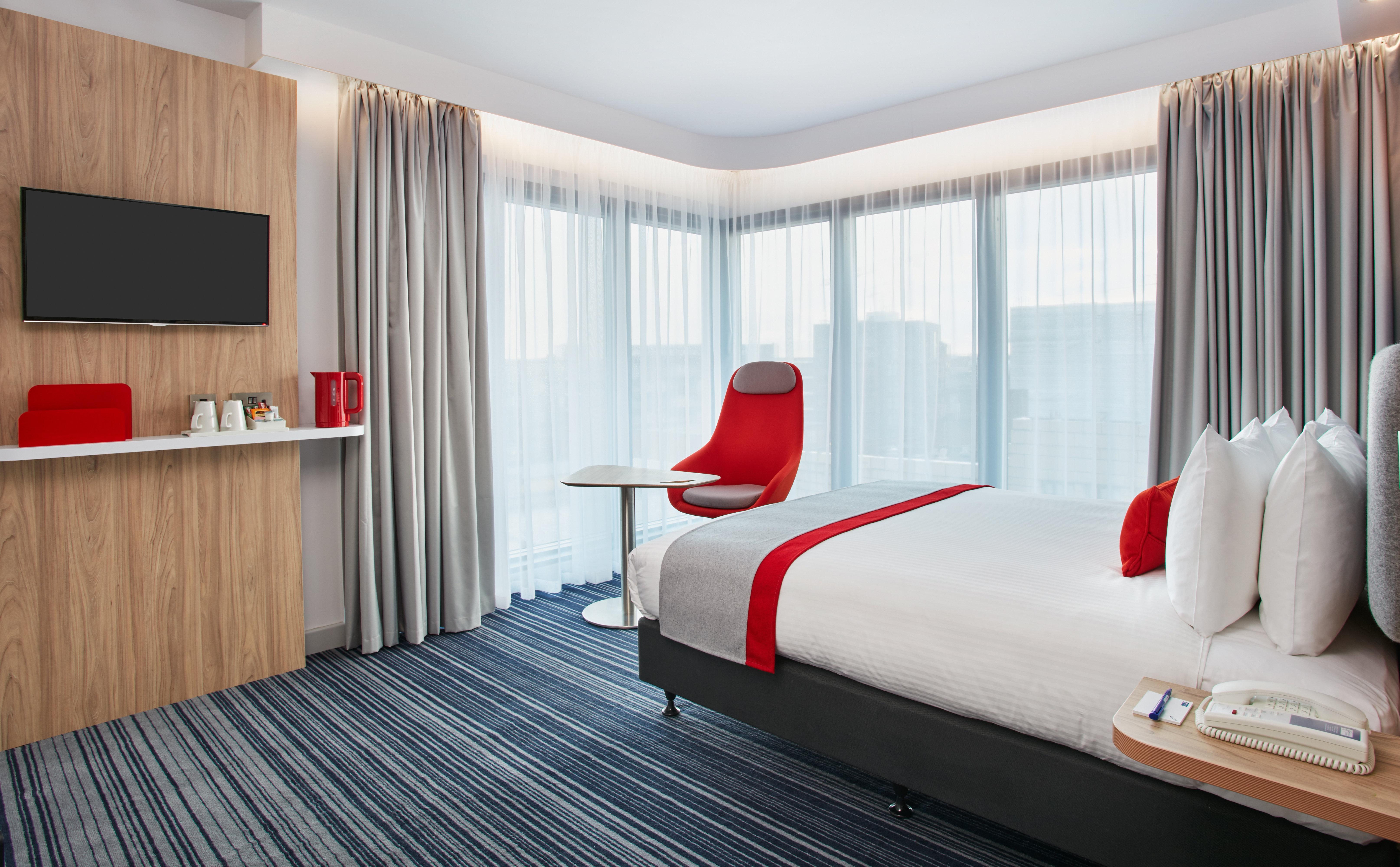 HOLIDAY INN EXPRESS LONDON - EALING | ⋆⋆⋆ | UNITED KINGDOM | SEASON DEALS  FROM £102