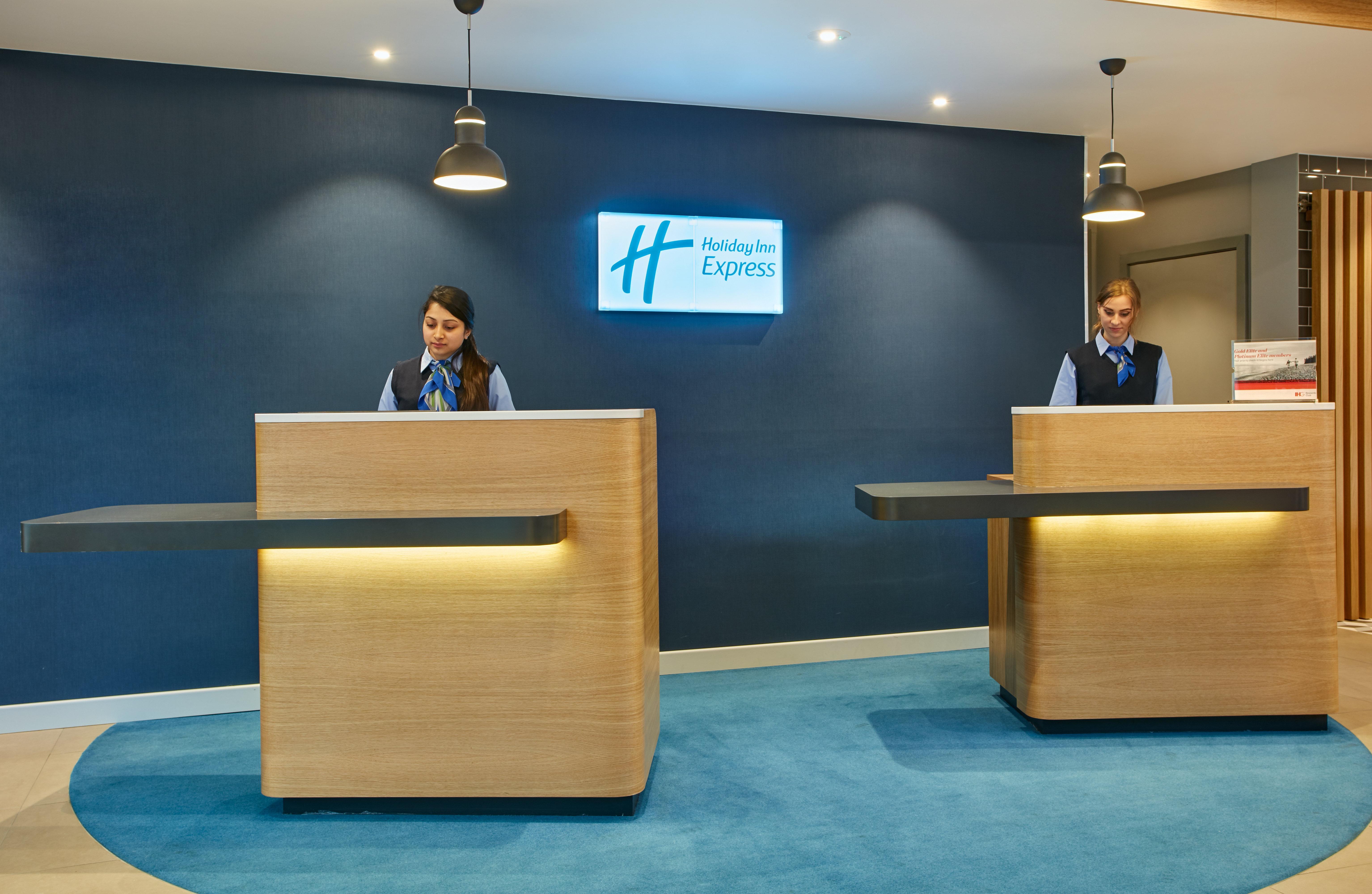 HOLIDAY INN EXPRESS LONDON - EALING | ⋆⋆⋆ | UNITED KINGDOM | SEASON DEALS  FROM £102